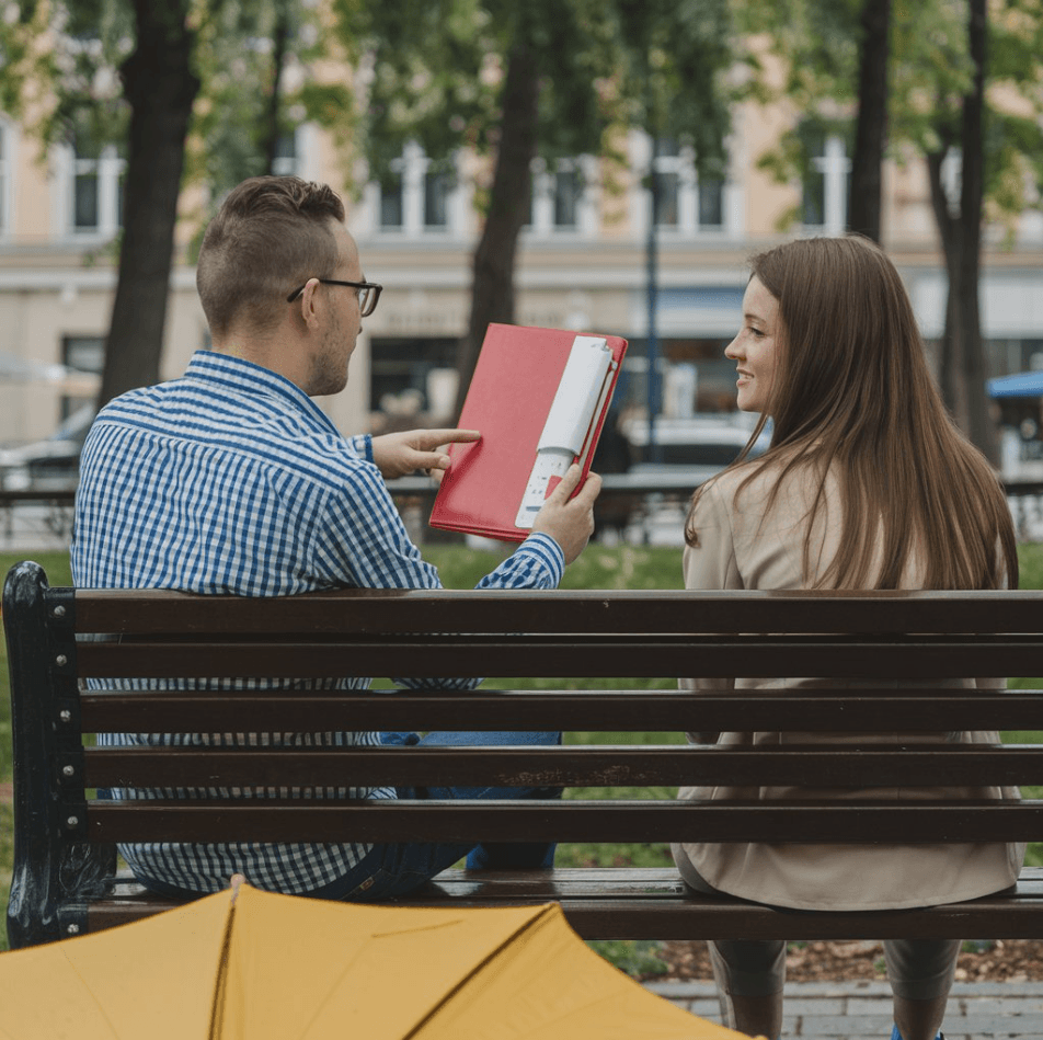 How to Make a Woman Think of You, According to Psychologists