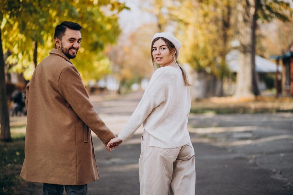 15 Visible Signs a Woman Feels Safe With You